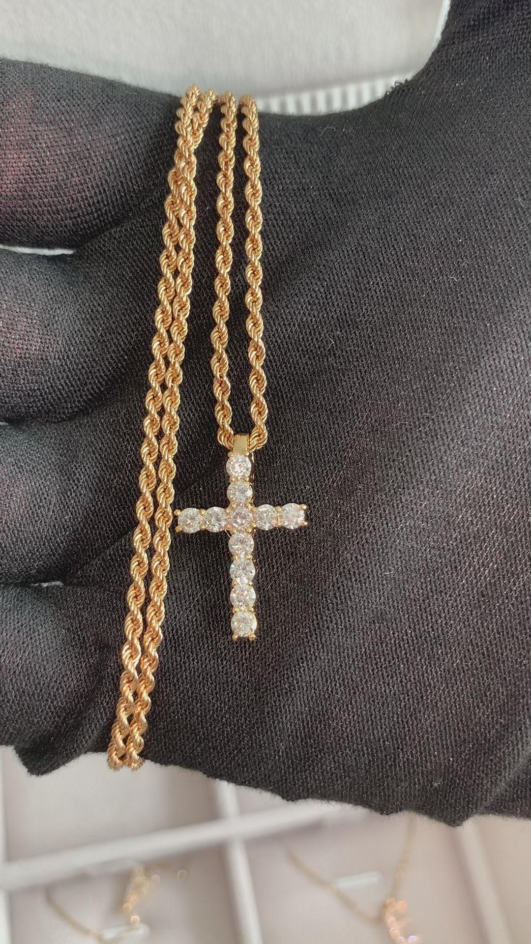 Rope chain with diamond cross store